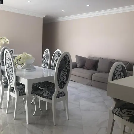 Luxurious In With Private Swimming Pool&garden