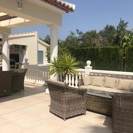 Luxurious In With Private Swimming Pool&garden Apartment *