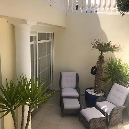 Luxurious In With Private Swimming Pool&garden Apartment *